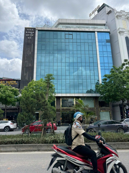 Bán nhà mặt phố Nguyễn Trãi 228m 12 Tầng Lô Góc - Gần Royal City - Vỉa hè KDVP - Ảnh chính