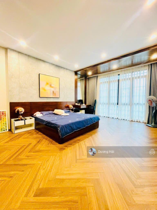 Bán nhà mặt phố gần Hoàng Quốc Việt - Nguyễn Phong Sắc vỉa hè 75m2 5 tầng thang máy - Ảnh 1