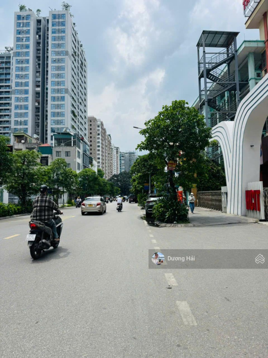Bán nhà mặt phố gần Hoàng Quốc Việt - Nguyễn Phong Sắc vỉa hè 75m2 5 tầng thang máy - Ảnh chính