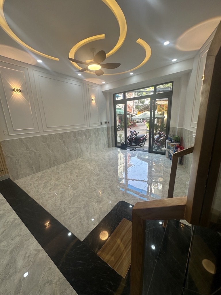 NHÀ ĐẸP 4 TÀNG KHU VÍP ĐƯỜNG SÔ QUẬN 4 -XE HƠI ĐẬU CỬA THOẢI MÁI- KẾ BÊN CÓ CONG VIÊN CÓ HỒ BƠI- RA - Ảnh 3