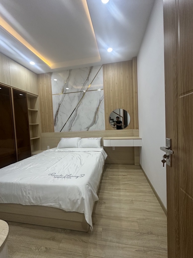 NHÀ ĐẸP 4 TÀNG KHU VÍP ĐƯỜNG SÔ QUẬN 4 -XE HƠI ĐẬU CỬA THOẢI MÁI- KẾ BÊN CÓ CONG VIÊN CÓ HỒ BƠI- RA - Ảnh 2