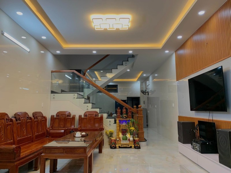 Bán nhà mặt phố Q.9, 105m2, 4 tầng, 6PN, 6 WC, sổ hồng.  Giá chỉ 7.5 tỷ - Ảnh chính