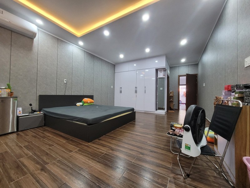 Bán nhà mặt phố Q.9, 105m2, 4 tầng, 6PN, 6 WC, sổ hồng.  Giá chỉ 7.5 tỷ - Ảnh 4