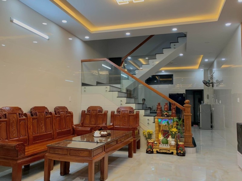 Bán nhà mặt phố Q.9, 105m2, 4 tầng, 6PN, 6 WC, sổ hồng.  Giá chỉ 7.5 tỷ - Ảnh 3