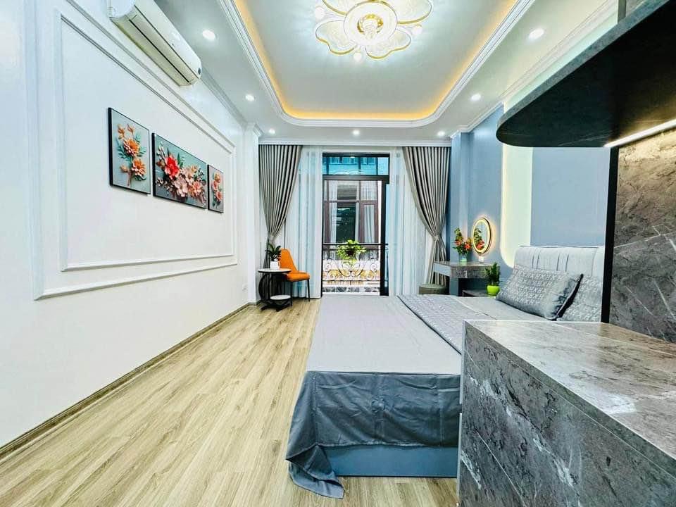 Bán nhà La Thành ngõ thông, 37m2 mặt tiền rộng, 5 tầng giá chỉ 4,4 tỷ rất hiếm - Ảnh 1