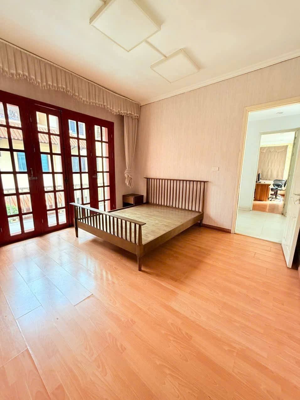 BÁN BIỆT THỰ VƯỜN ĐÀO TÂY HỒ - VỊ TRÍ ĐẸP AN SINH ĐẲNG CẤP - 4 TẦNG - DT 290M2 GIÁ CHÀO 160 TỶ - Ảnh 2