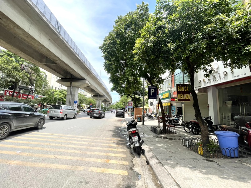 Bán nhà mặt phố Cát Linh Hào Nam, vỉa hè KD, 75m, mặt tiền siêu đẹp chỉ 29 tỷ - Ảnh 1