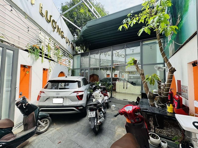 Bán nhà MTKD ngộp bank, hạ chào 10 tỷ, Lý Chính Thắng, P7, Q3, 205m2, 2 tầng, nở hậu. - Ảnh 1