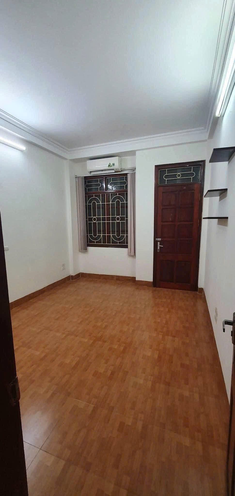 Cho thuê nhà ở, CHDV ngõ Chính Kinh, Thanh Xuân 30m x 5T giá 12.5tr, cho cải tạo nhà - Ảnh chính