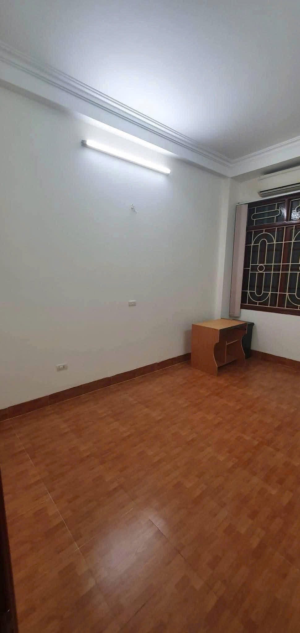 Cho thuê nhà ở, CHDV ngõ Chính Kinh, Thanh Xuân 30m x 5T giá 12.5tr, cho cải tạo nhà - Ảnh 1
