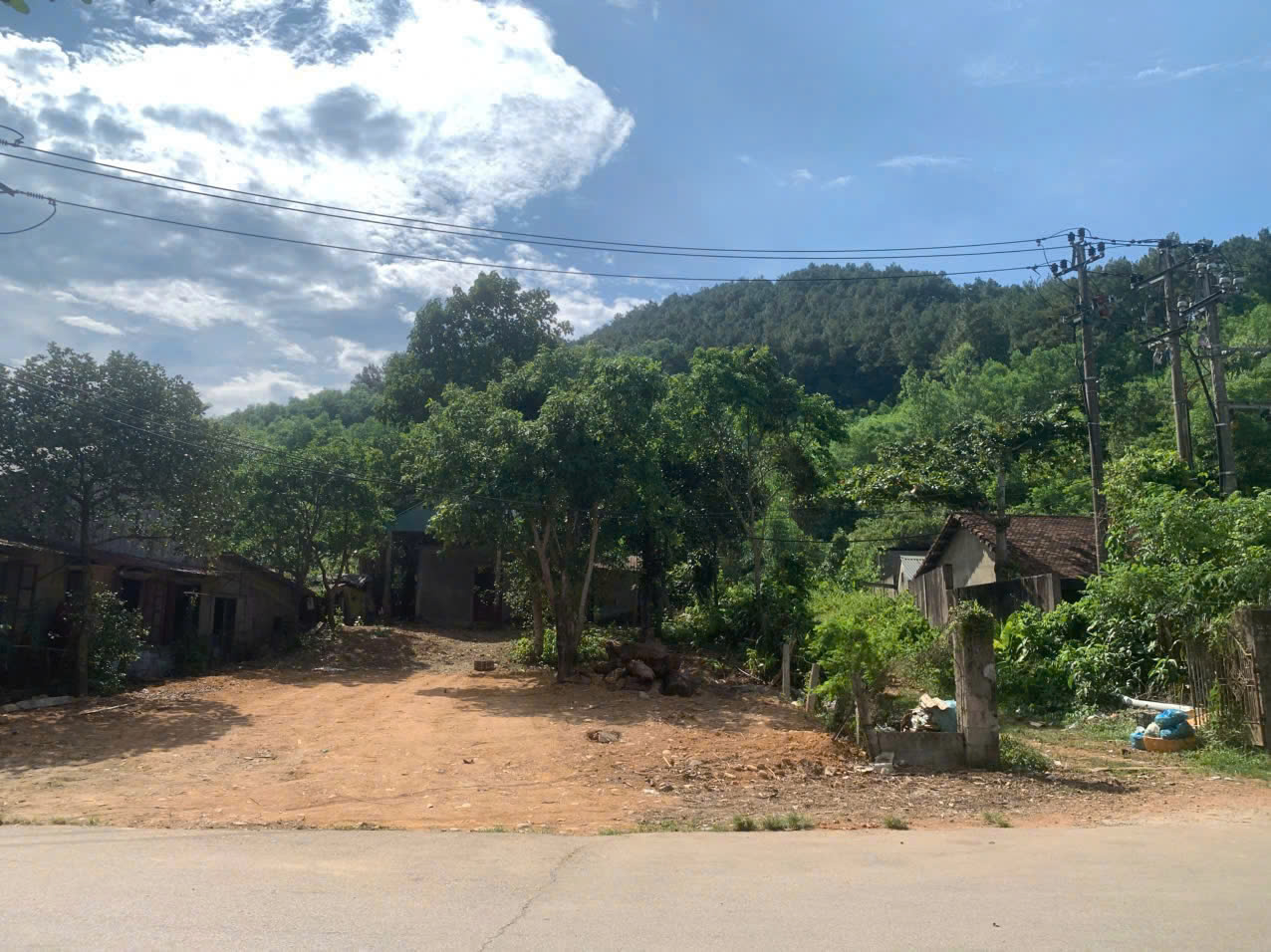 BÁN NHANH  LÔ ĐẤT CÓ VỊ TRÍ ĐẮC ĐỊA ,ĐÂT  NẰM NGAY CẠNH KHU RESORT VEDANA HUẾ - Ảnh 2