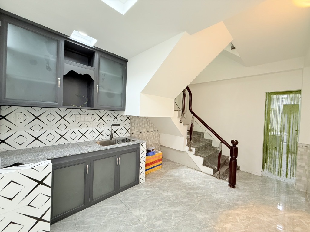 BÁN NHÀ 3 TẦNG, 3 PN, 3 WC, 30M2, QUẬN 4, GIÁ 4.95TỶ - VỊ TRÍ VÀNG, SỔ HỒNG CHÍNH CHỦ - Ảnh 3
