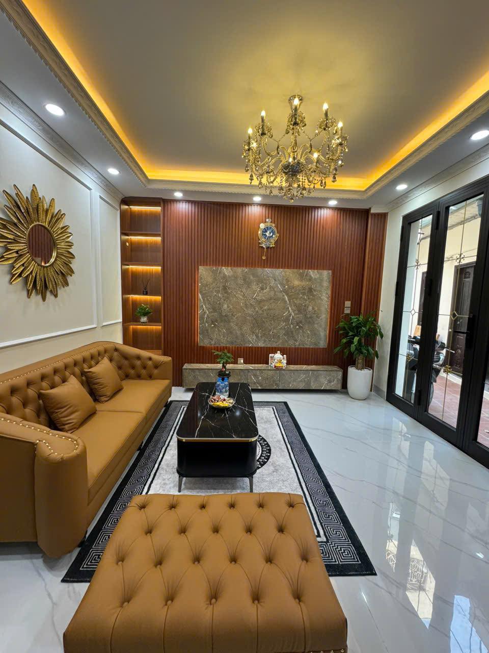 BÁN NHÀ CỔ LINH, LONG BIÊN, NHÀ ĐẸP, FULL NỘI THẤT. CÁCH Ô TÔ TRÁNH 10M. 5 TẦNG. - Ảnh chính