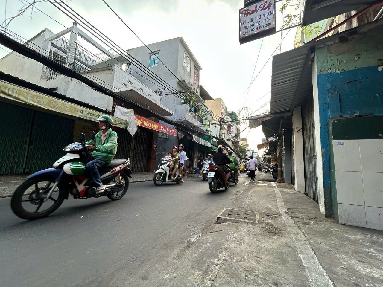 BÁN NHÀ MẶT TIỀN ĐƯỜNG XÓM CHIẾU - KHU VỰC KINH DOANH SẦM UẤT- GẦN TRƯỜNG HỌC, GẦN CHỢ THÔNG RA - Ảnh 4