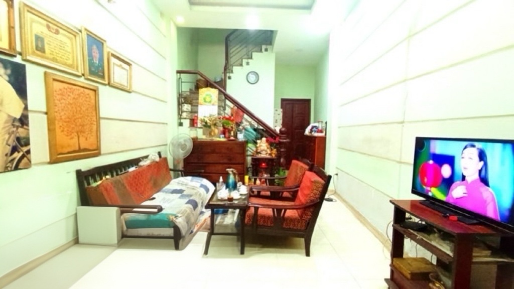 BÁN NHÀ MẶT TIỀN ĐƯỜNG XÓM CHIẾU - KHU VỰC KINH DOANH SẦM UẤT- GẦN TRƯỜNG HỌC, GẦN CHỢ THÔNG RA - Ảnh 1