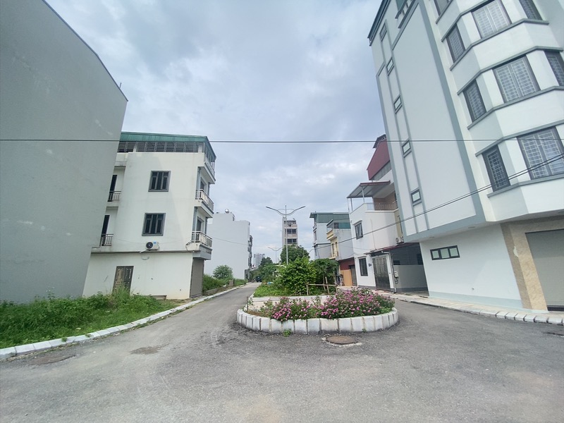 BÁN NHÀ NGỌC THỤY 16 tỷ 100m ĐẤT KHU TÁI ĐỊNH CƯ,GẦN CÔNG VIÊN,LONG BIÊN HÀ NỘ - Ảnh 1