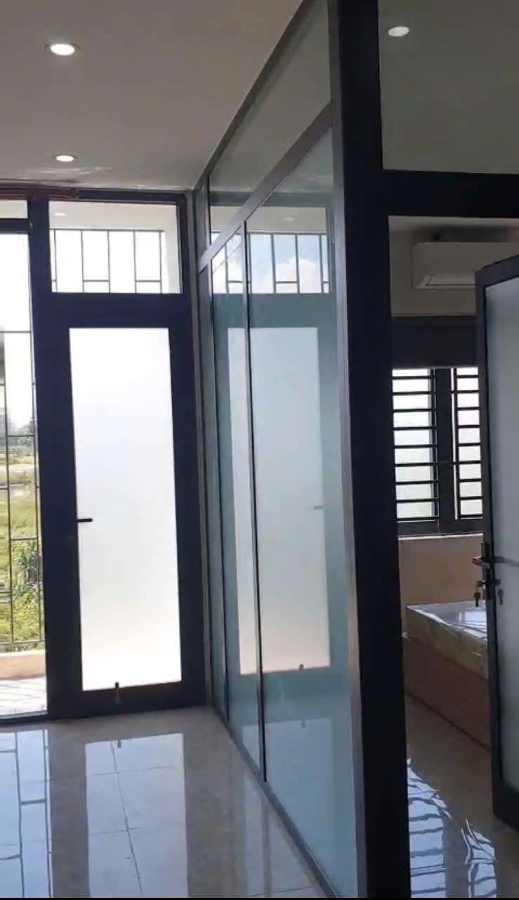 Cho thuê căn hộ 1PN tầng 2 ngay trục Shophouse V5 gần trường ĐH FPT. Giá thuê 5tr/th.<br>LH 0943997768 - Ảnh 1