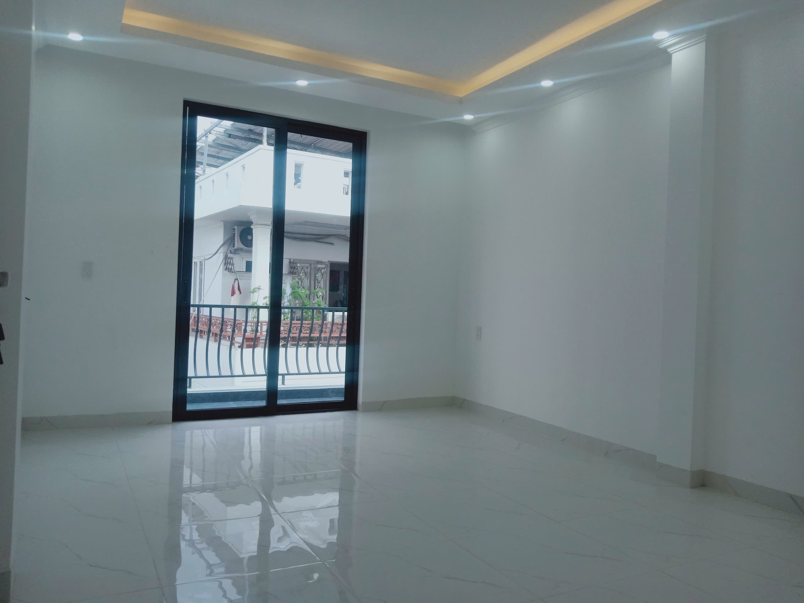 Bán Nhà 4 Tầng Độc Lập - Ô Tô Đỗ Cửa - Trung Tâm Đà Nẵng, Ngô Quyền, Hải Phòng. Dt 60m2 Hướng nam - Ảnh 2