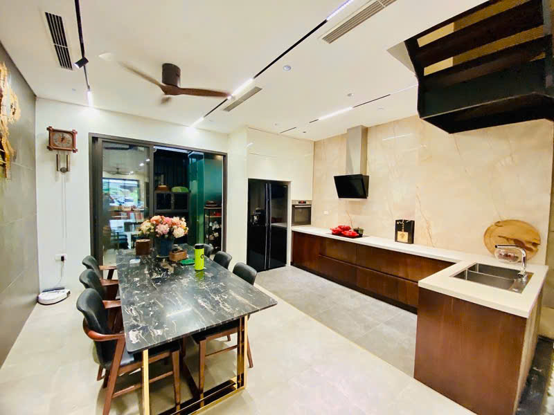 BÁN NHÀ LẠC LONG QUÂN, ÔTÔ ĐỖ CỬA, GẦN VƯỜN HOA, DÂN XÂY CHẤT, 52M2 NHỈNH 13 TỶ - Ảnh 1