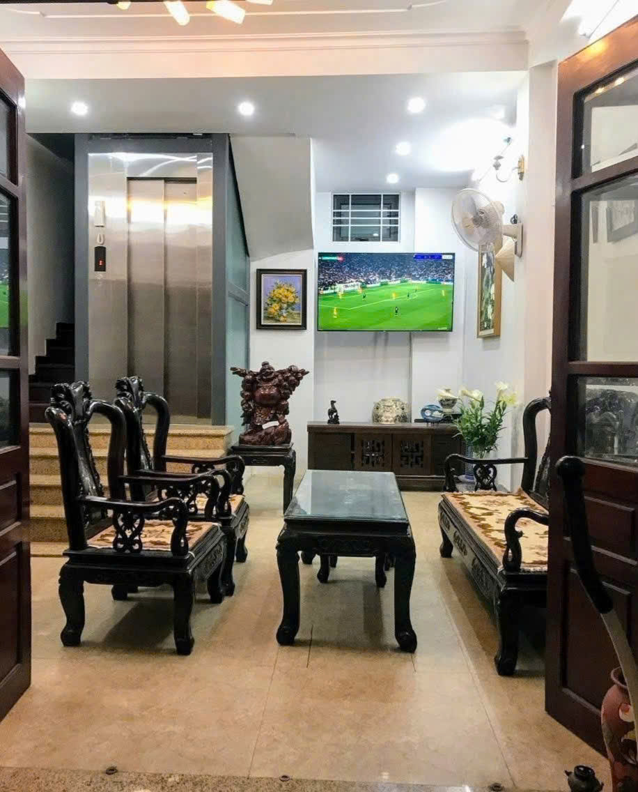 NHÀ ĐẸP DÂN XÂY, PHỐ CẦU GIẤY, 6 TẦNG THANG MÁY, GẦN Ô TÔ TRÁNH – NHỈNH 10 TỶ - Ảnh 1