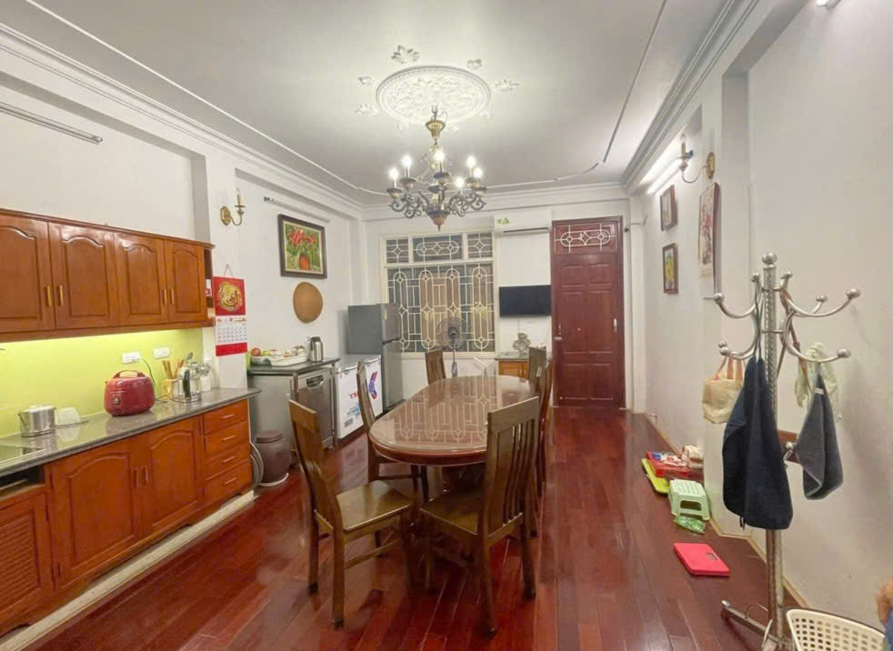 NHÀ ĐẸP DÂN XÂY, PHỐ CẦU GIẤY, 6 TẦNG THANG MÁY, GẦN Ô TÔ TRÁNH – NHỈNH 10 TỶ - Ảnh 3