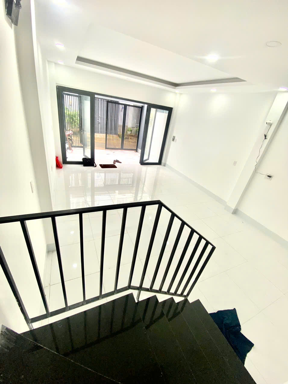 Bán nhà 3 tầng, 52m², 3PN, 3WC, Q.9, 4.75  tỷ, sổ hồng - Ảnh 1