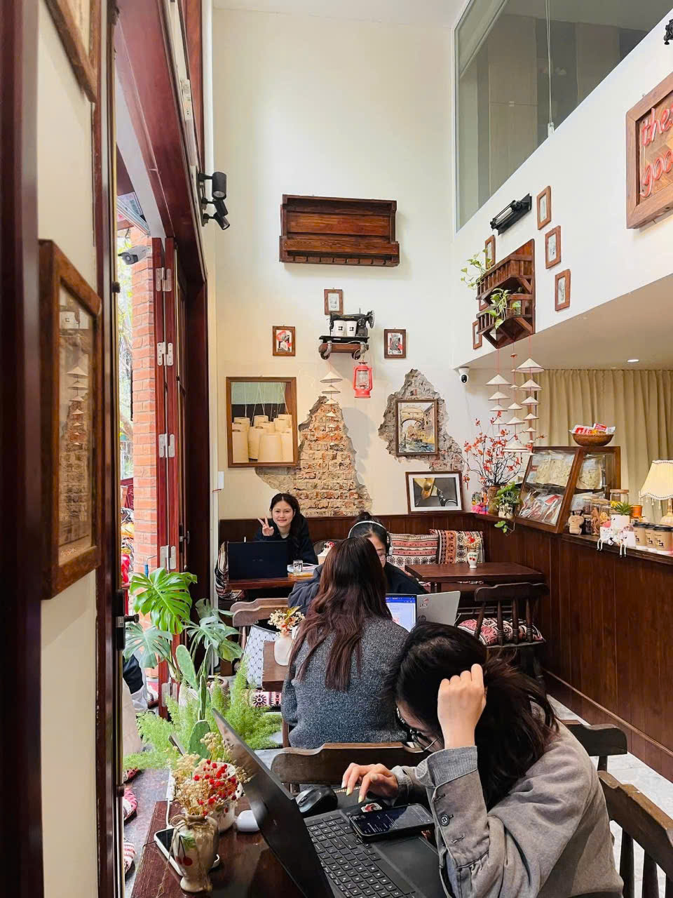 Sang nhượng hoặc thanh lý toàn bộ quán cafe tại số 2 ngủ 71 Trần Quang Diệu cạnh Mộc Cafe do không - Ảnh 4