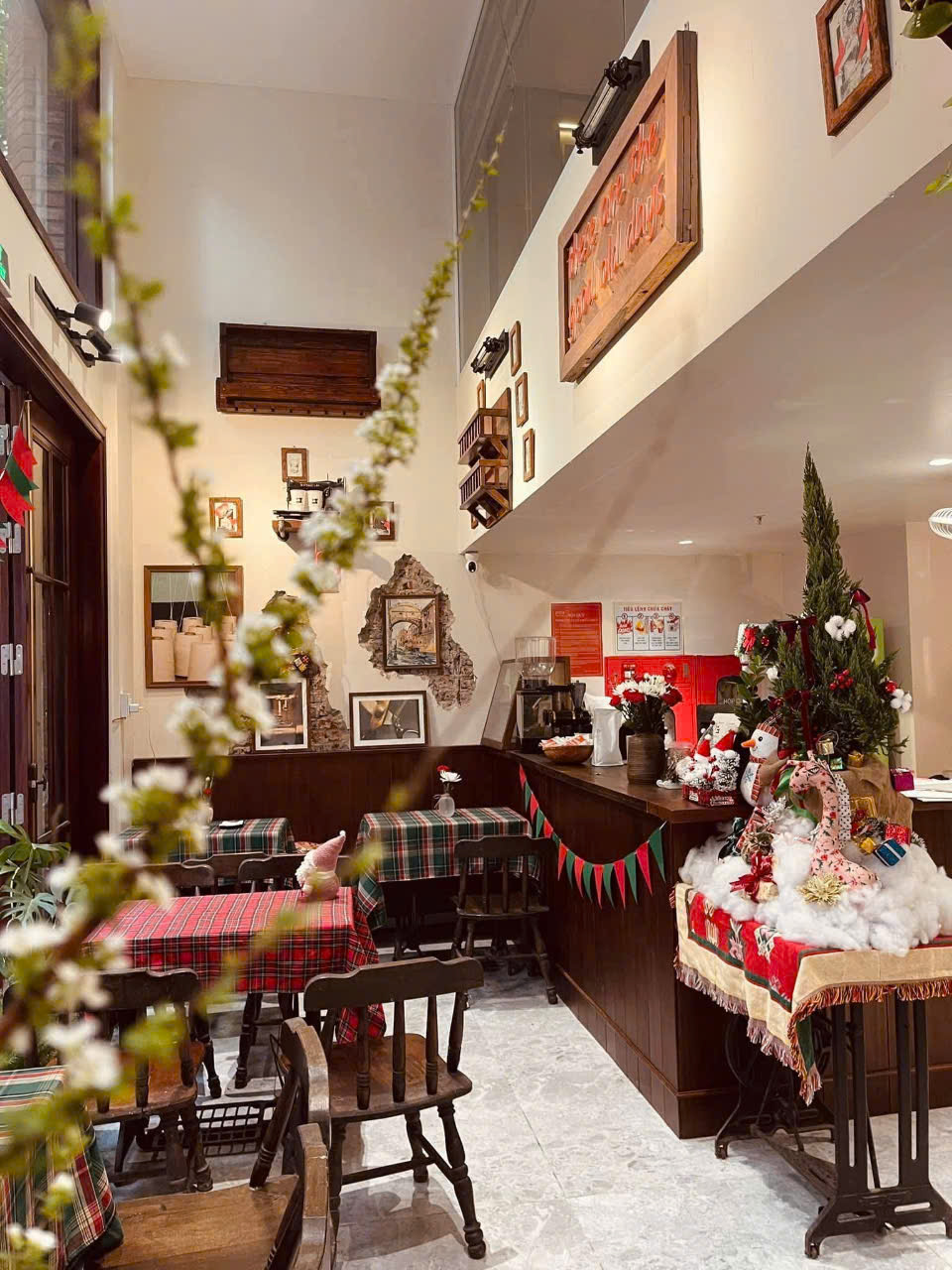 Sang nhượng hoặc thanh lý toàn bộ quán cafe tại số 2 ngủ 71 Trần Quang Diệu cạnh Mộc Cafe do không - Ảnh chính