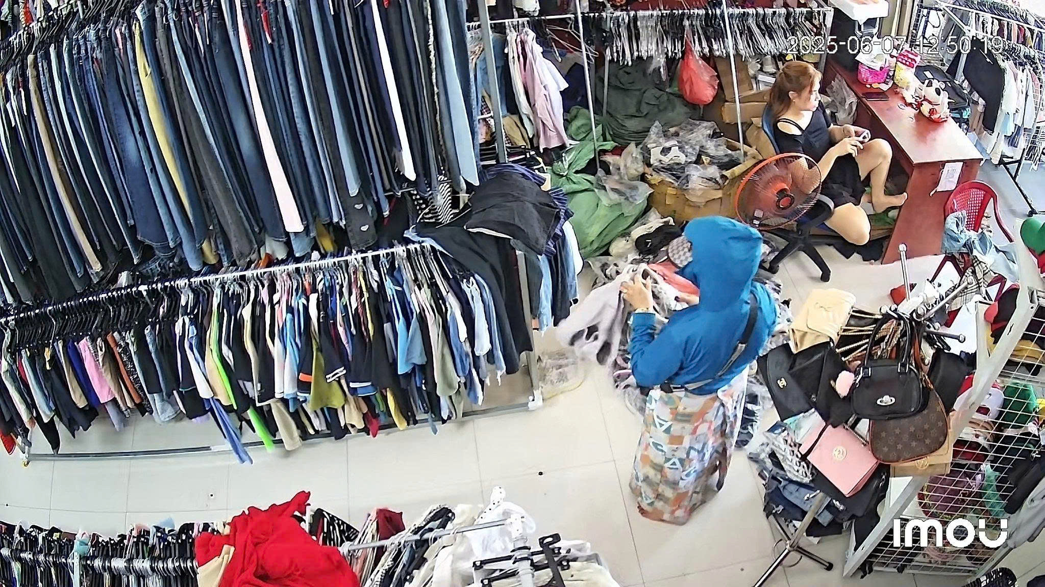 Cần sang nhượng mặt bằng shop đồ si ngay chợ Cẩm Lệ Đà Nẵng cho ai muốn kinh doanh. - Ảnh chính