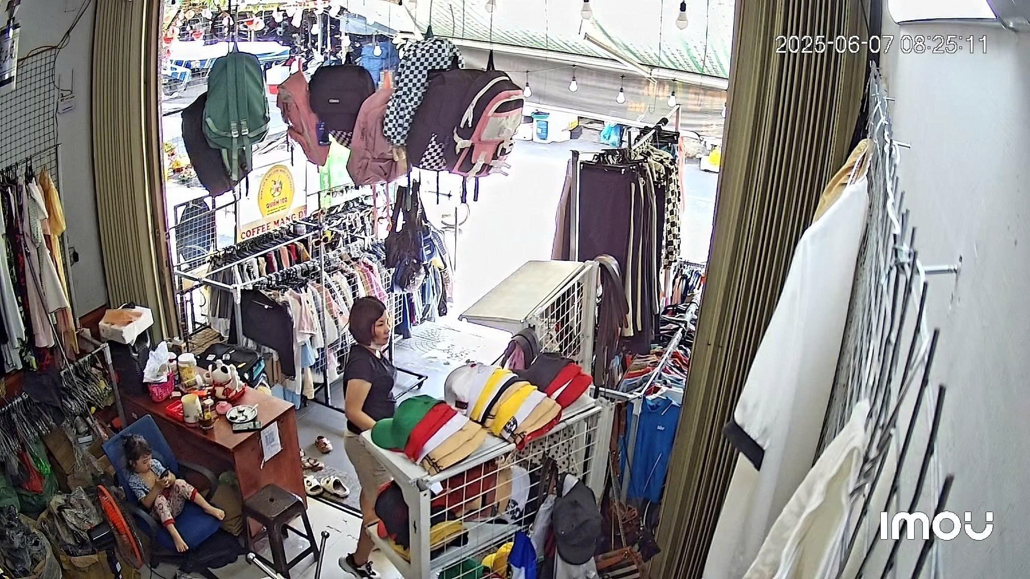 Cần sang nhượng mặt bằng shop đồ si ngay chợ Cẩm Lệ Đà Nẵng cho ai muốn kinh doanh. - Ảnh 3
