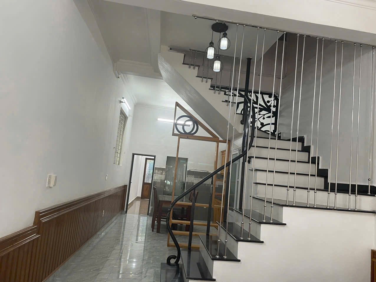 Bán nhà 2 tầng ngõ phố Trương Mỹ, ph Lê Thanh Nghị, TP HD, 96.6m2, căn góc, 2 ngủ, gara - Ảnh 1