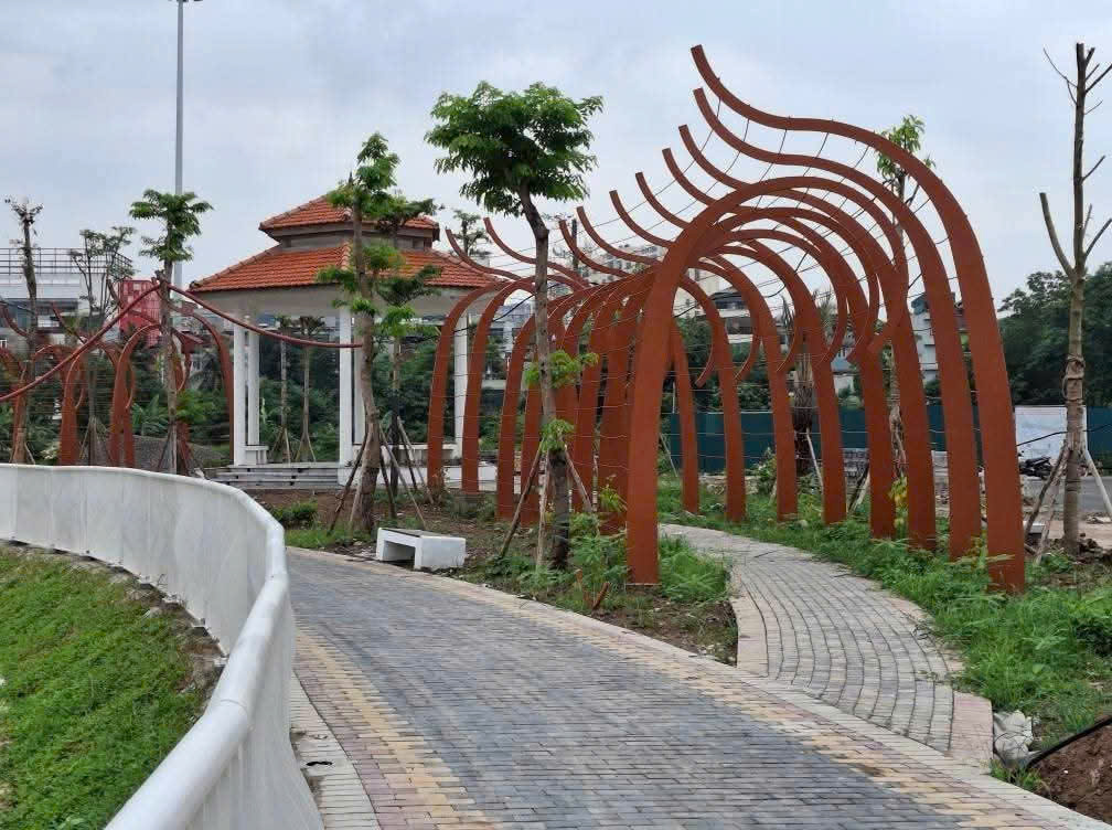 CHÍNH CHỦ GỬI BÁN CĂN NHÀ MỚI - ĐẸP NHẤT KHU NGỌC THUỴ HIỆN TẠI! - Ảnh chính