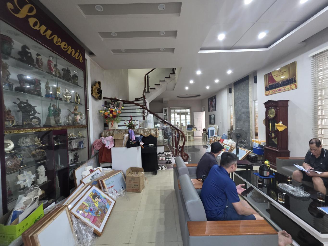 BIỆT THỰ 37tỷ 150m HUỲNH VĂN NGHỆ, VIEW MẶT ĐƯỜNG TO,LONG BIÊN HÀ NỘI - Ảnh 2