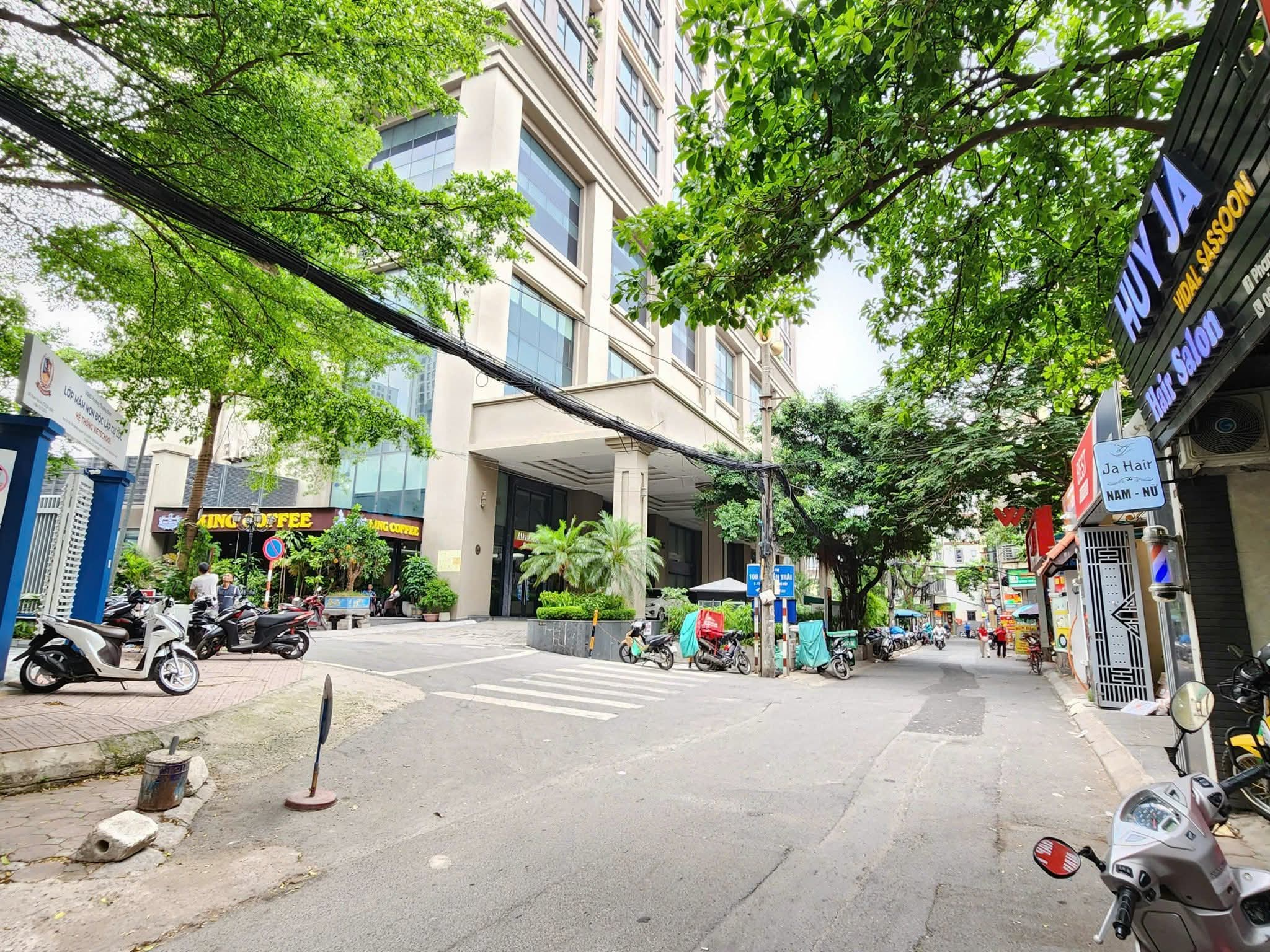 BIỆT THỰ LIỀN KỀ CỰ LỘC THANH XUÂN - VỊ TRÍ ĐẸP Ô TÔ TRÁNH KINH DOANH 4 TẦNG - DT 142M2 GIÁ 56 TỶ - Ảnh chính