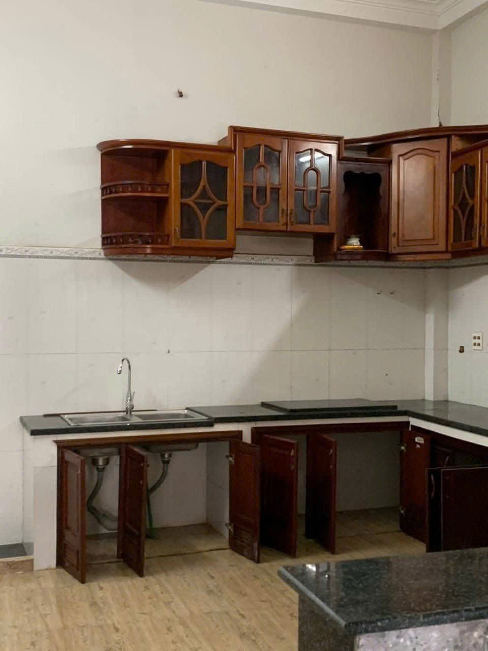 04. Nhà 8 triệu 4 phòng ngủ có sân đậu ô tô - Ảnh 4