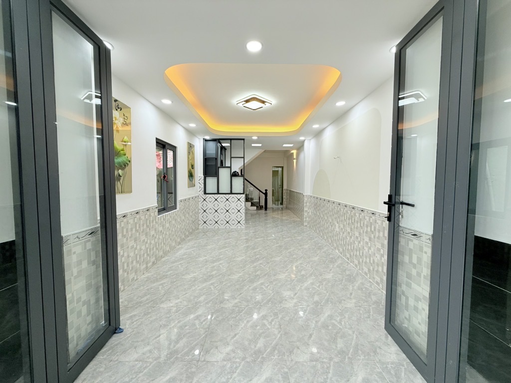 HIẾM CÓ NHÀ DƯỚI 5 TỶ MÀ GẦN MẶT TIÊN LĂM- NHÀ 4 TÀNG ĐƯỜNG ĐOÀN VĂN BƠ CÁCH VÀI CĂN RA MẶT TIỀN - Ảnh 2