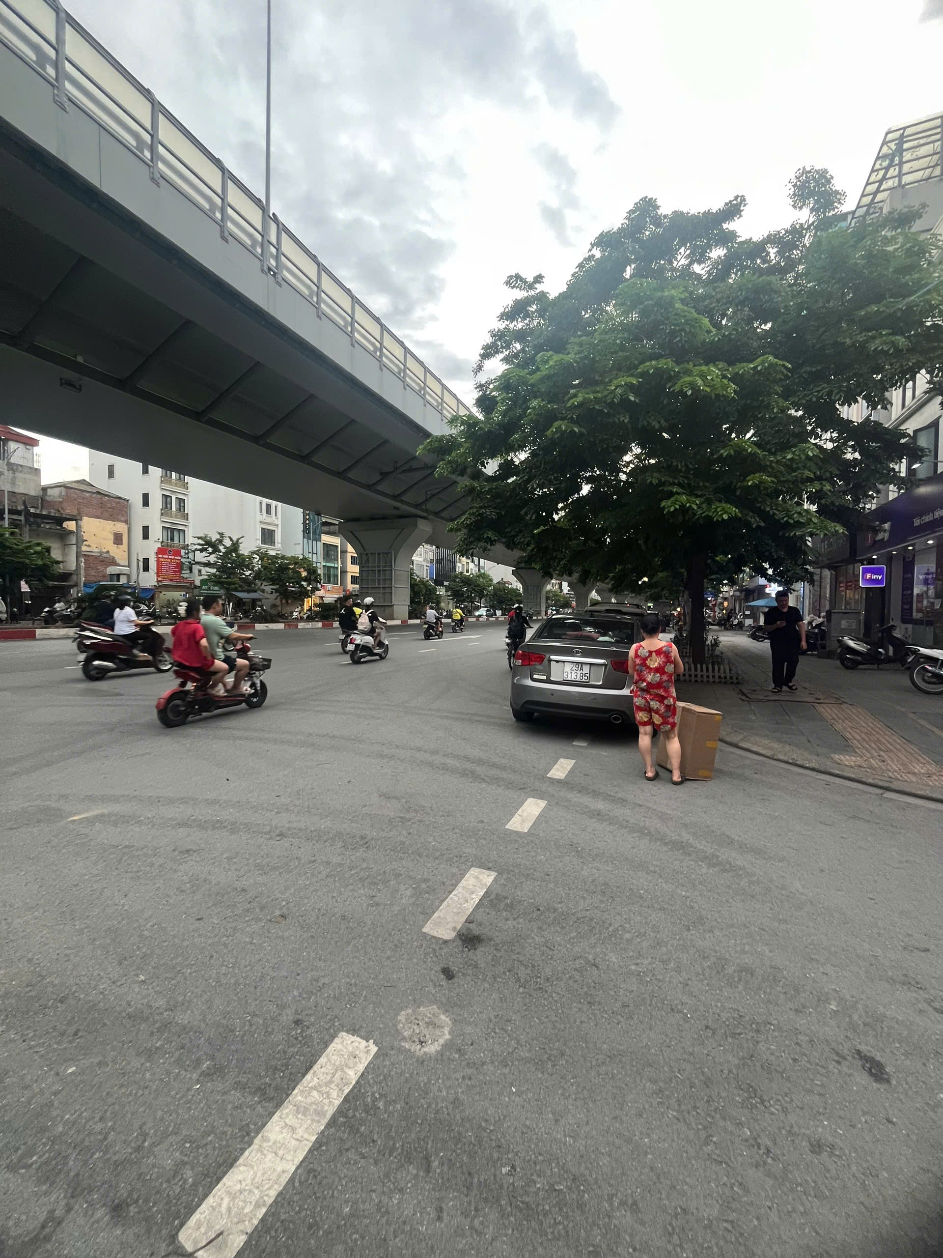 Bán đất tặng nhà Minh Khai,142m,vỉa hè 12m,oto vào nhà, mặt tiền 8m,42.5 tỷ - Ảnh chính