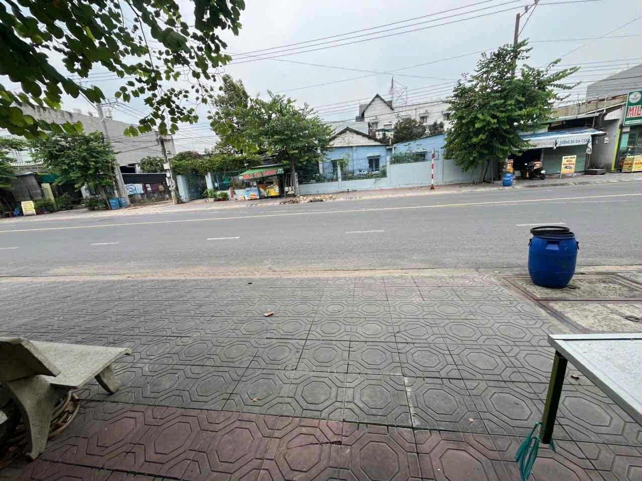 CHO THUÊ VỈA HÈ KINH DOANH ĐỒ ĂN, CÀ PHÊ CẢ NGÀY - MẶT TIỀN TRẦN HƯNG ĐẠO (ĐÔNG HOÀ, DĨ AN) - Ảnh 3