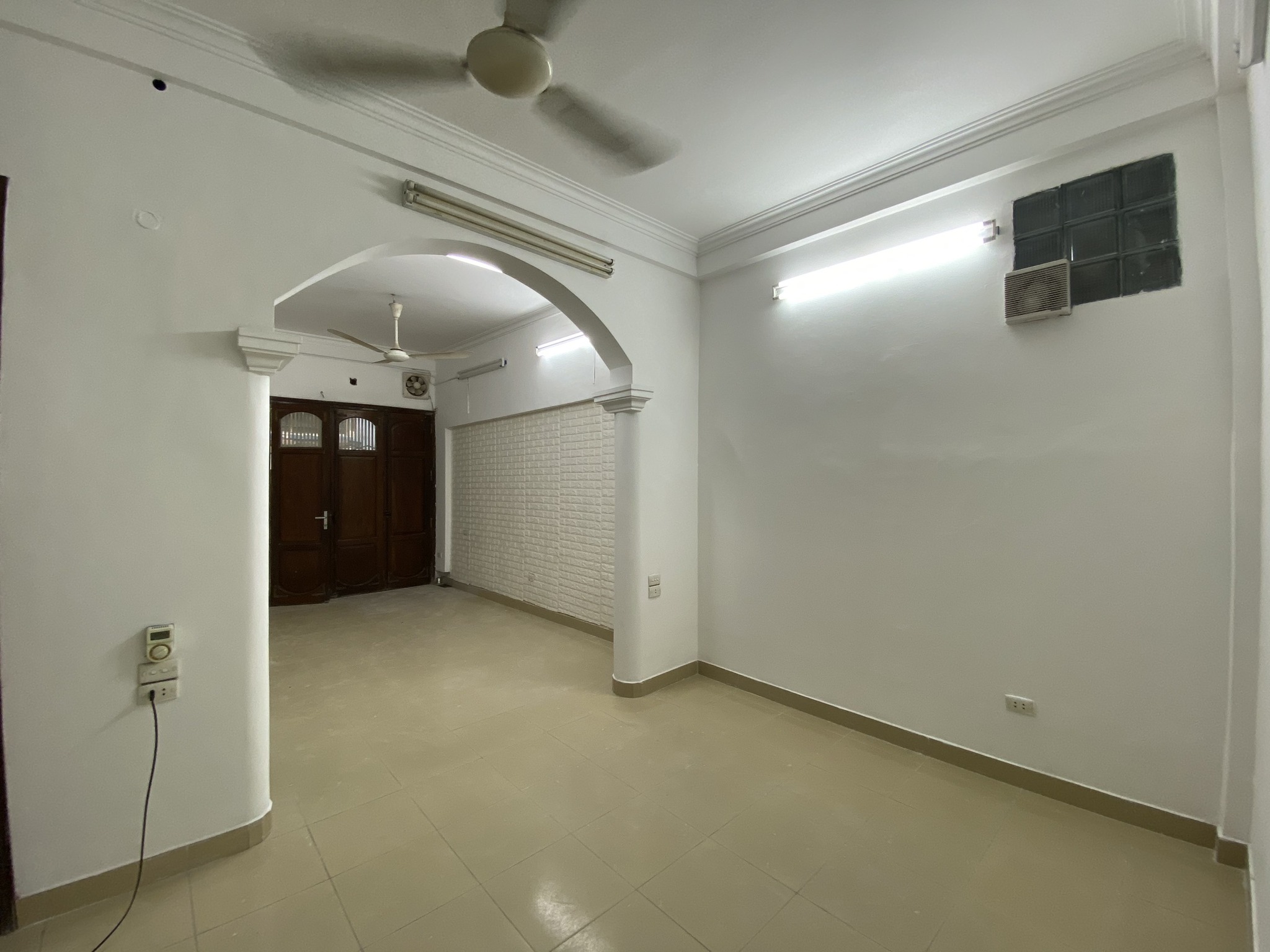 Cho thuê nhà lô góc 300m2 ngõ Trần Quang Diệu, Đống Đa giá 28 triệu, ô tô, kinh doanh - Ảnh 2