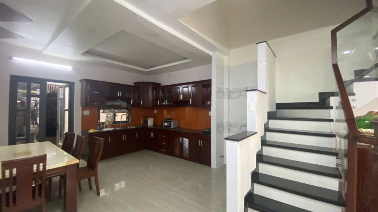 Bom Tấn nhà xưởng Đ số 5 BHH gần Aeon Tân Phú hẻm 10m 332m2,3Tầng 25 tỷ - Ảnh 1