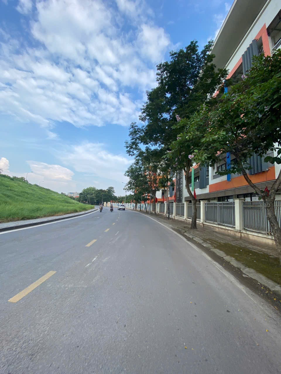 BÁN ĐẤT PHÚC LỢI – GẦN VINHOMES – ÔTÔ ĐỖ CỬA – ĐẤT ĐẸP XÂY 6 TẦNG - Ảnh 2