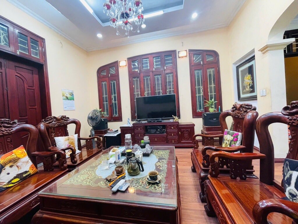 Bán đất tặng nhà Đào Tấn, diện tích rộng, mặt tiền 6m, chỉ 20 tỷ - Ảnh 1
