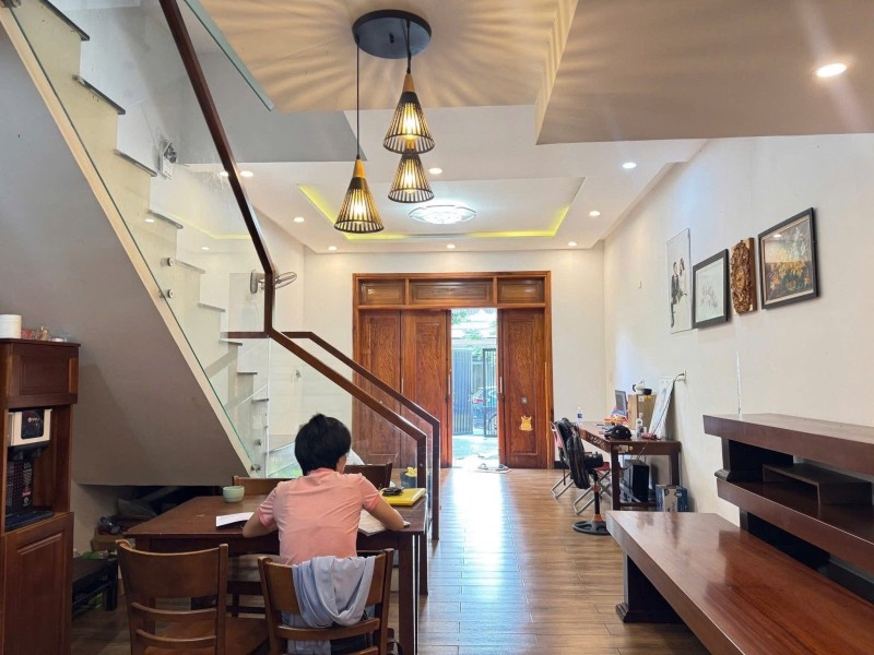 SIÊU PHẨM SIÊU RẺ! Nhà mới 3 tầng mặt tiền Lỗ Giáng, Hòa Xuân, dt 123m2, chỉ 5.2 tỷ - Ảnh chính