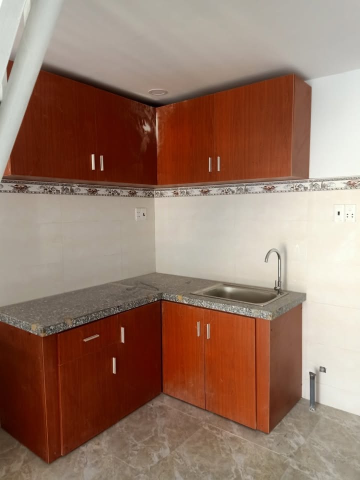 Bán nhà gần chợ bình chánh giá rẻ 600 triệu không phát sinh thêm - Ảnh 1