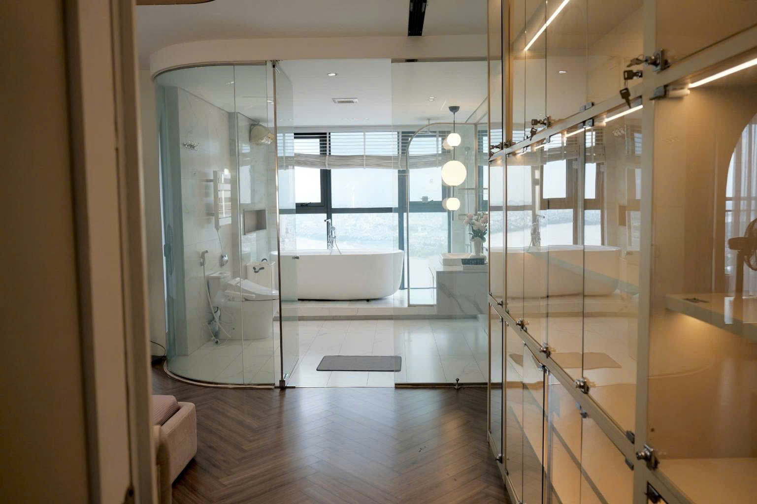 TÔN VINH VỊ THẾ, ĐẲNG CẤP THƯỢNG LƯU, CĂN HỘ PENTHOUSE CHUNG CƯ MIPEC RIVERSIDE 230M. - Ảnh 2