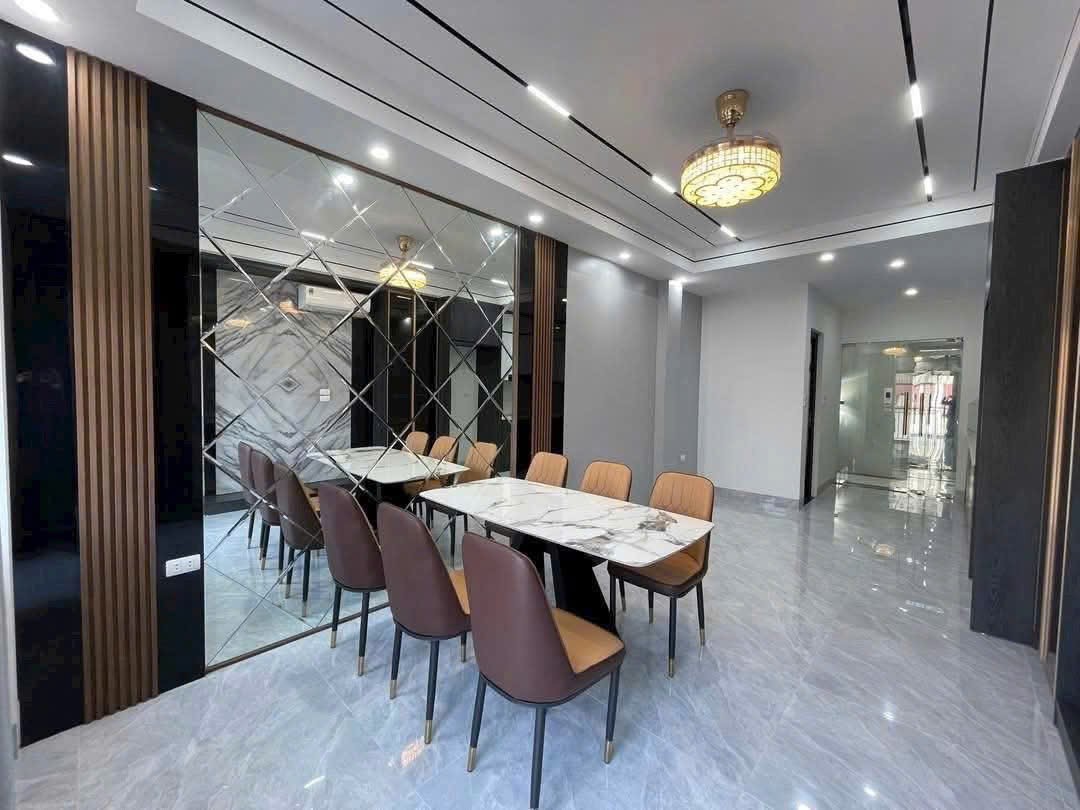 BÁN NHÀ ĐẸP HOA LÂM LONG BIÊN - HIẾM, ĐẸP, ĐẲNG CẤP, THANG MÁY ĐỜI MỚI - KINH DOANH ĐỈNH - Ảnh chính