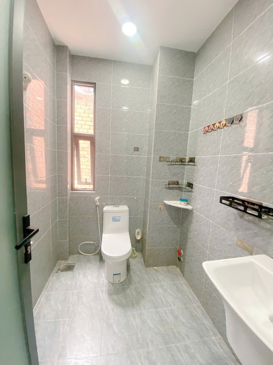 Bán nhà MTKD ngay Nguyễn Sơn quận Tân Phú 5 x 10-3 tang chỉ 6.7 ty tl - Ảnh 2