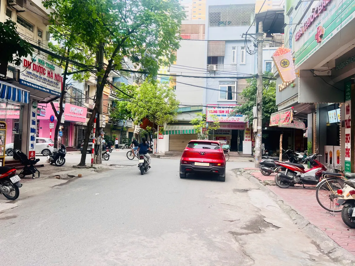nhà khu vực phân lô, đường rộng 8m, giao thông thuận lợi, kinh doanh tốt,, bạt ngàn tiện ích. - Ảnh 1
