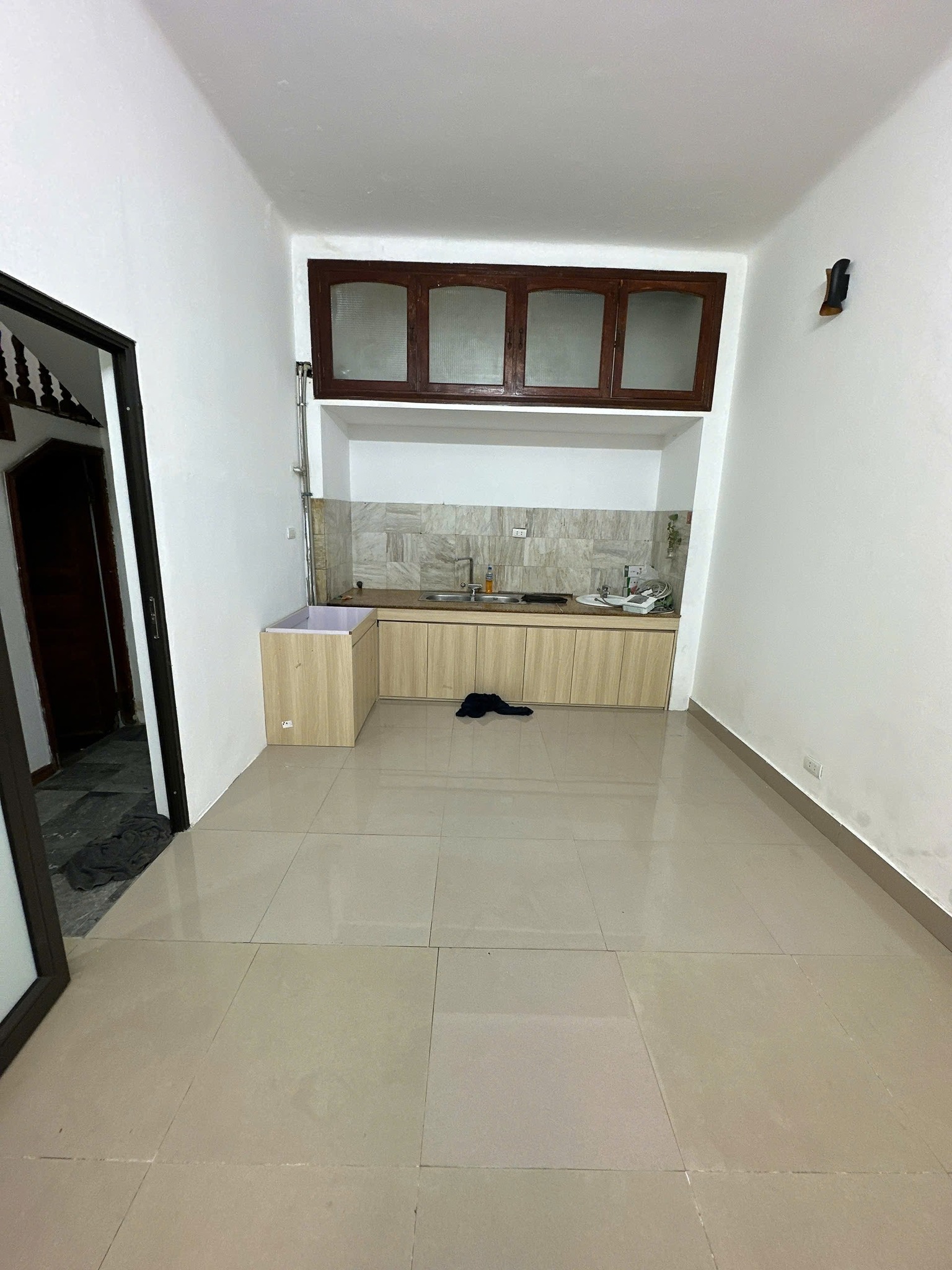 Cho thuê nhà riêng ngõ 1xx Trung Kính, Cầu Giấy 76m x 3T có hầm, 3PN3VS  giá 17 triệu - Ảnh 2