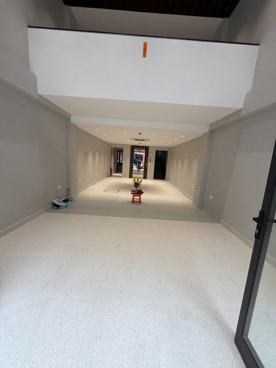 Cho thuê nhà 85m2 8 tầng đường Dương Khuê, Cầu Giấy, làm văn phòng, kinh doanh - Ảnh chính